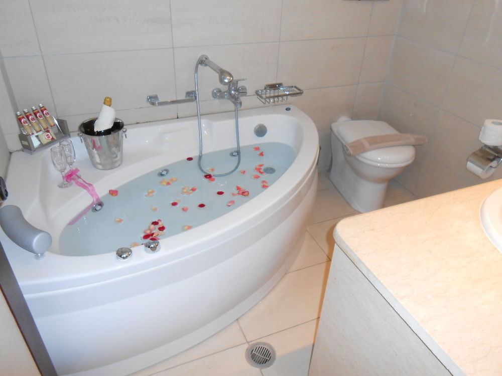 אצ'ארבי Ionian Princess Suites Hotel מראה חיצוני תמונה