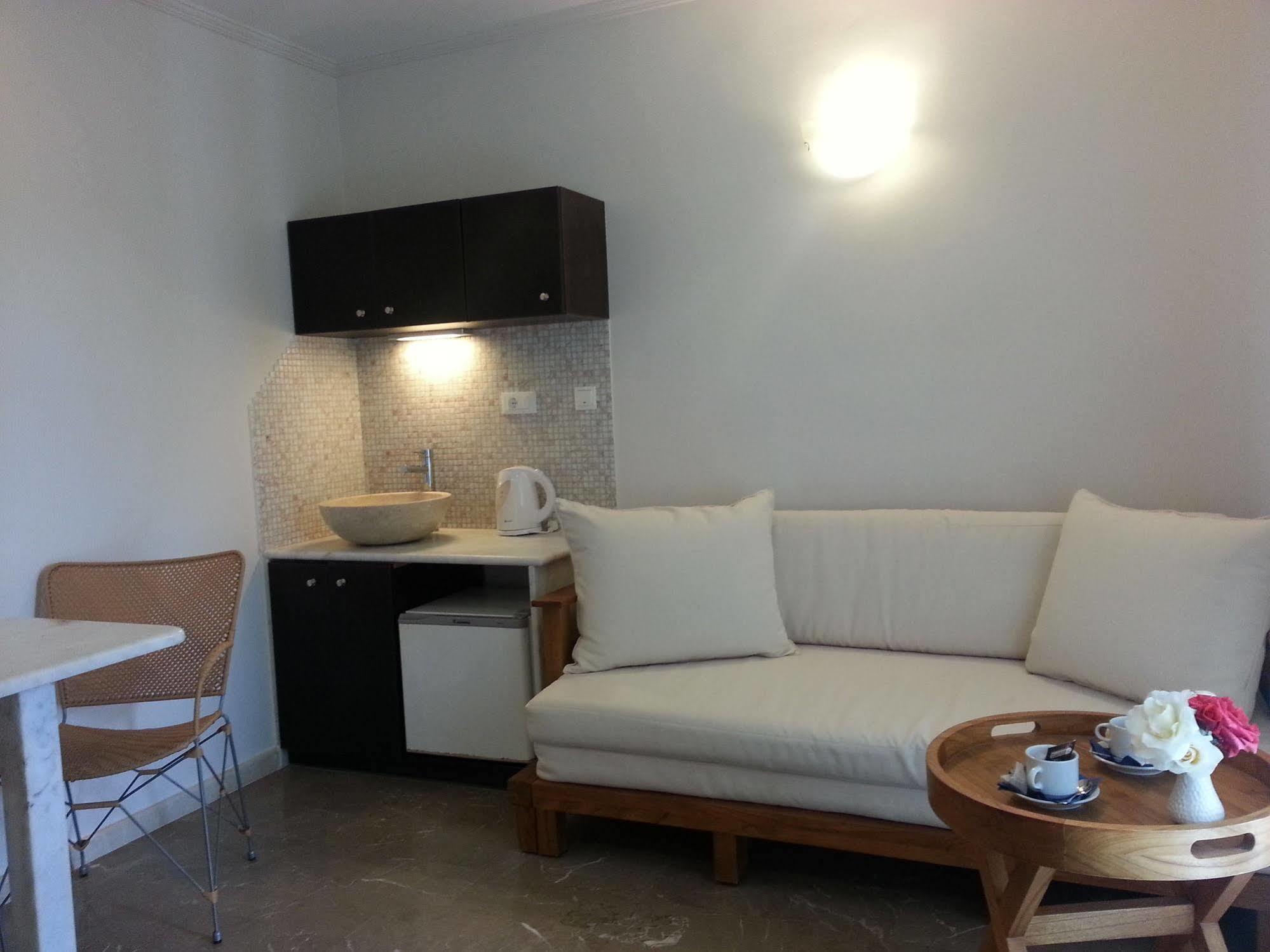 אצ'ארבי Ionian Princess Suites Hotel מראה חיצוני תמונה