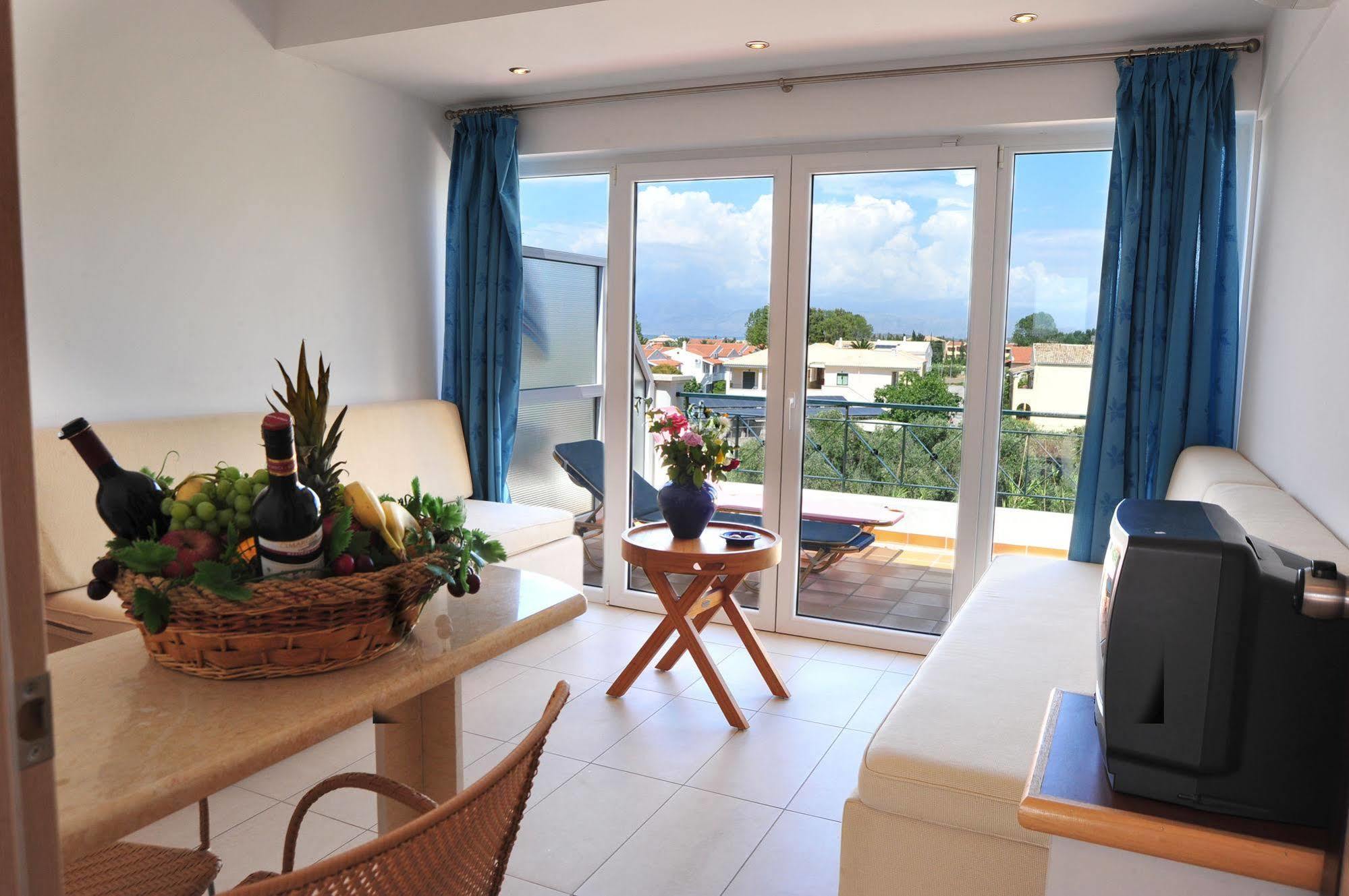 אצ'ארבי Ionian Princess Suites Hotel מראה חיצוני תמונה