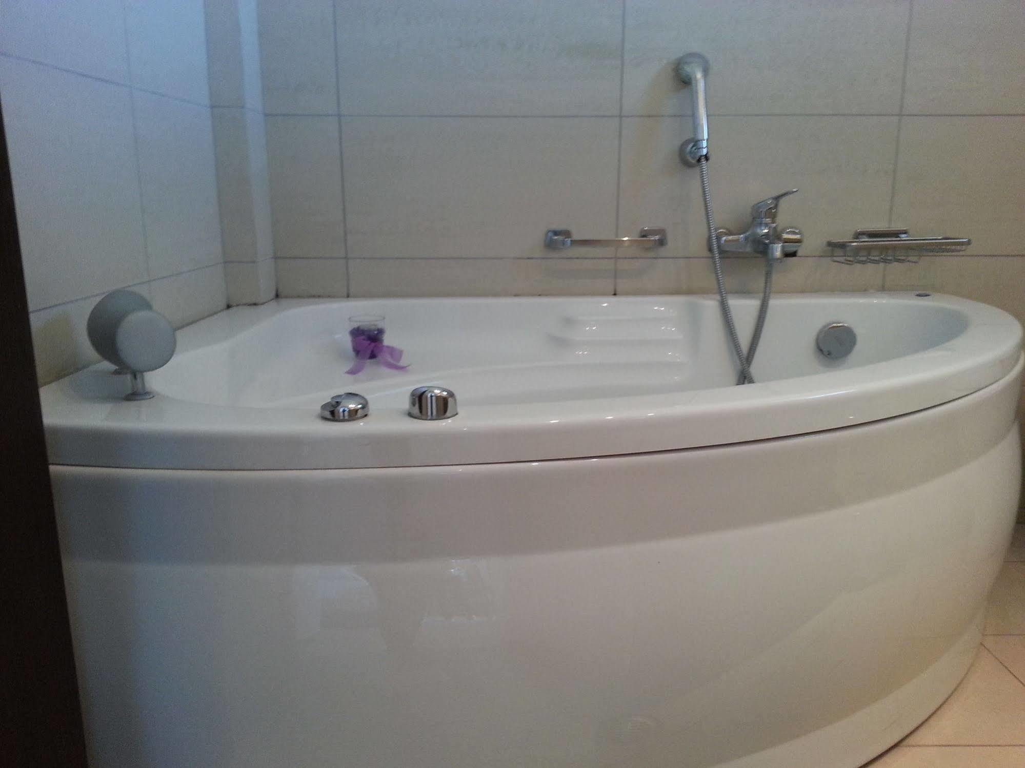 אצ'ארבי Ionian Princess Suites Hotel מראה חיצוני תמונה