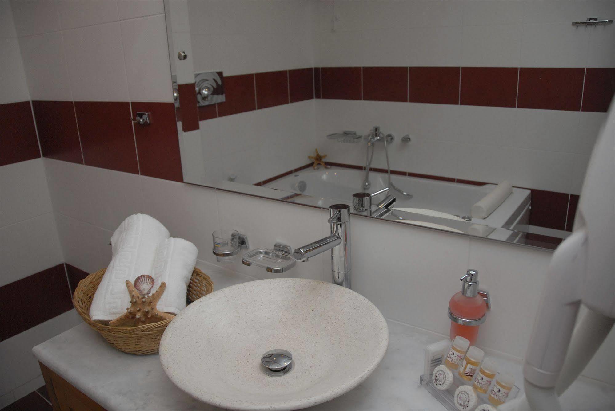 אצ'ארבי Ionian Princess Suites Hotel מראה חיצוני תמונה