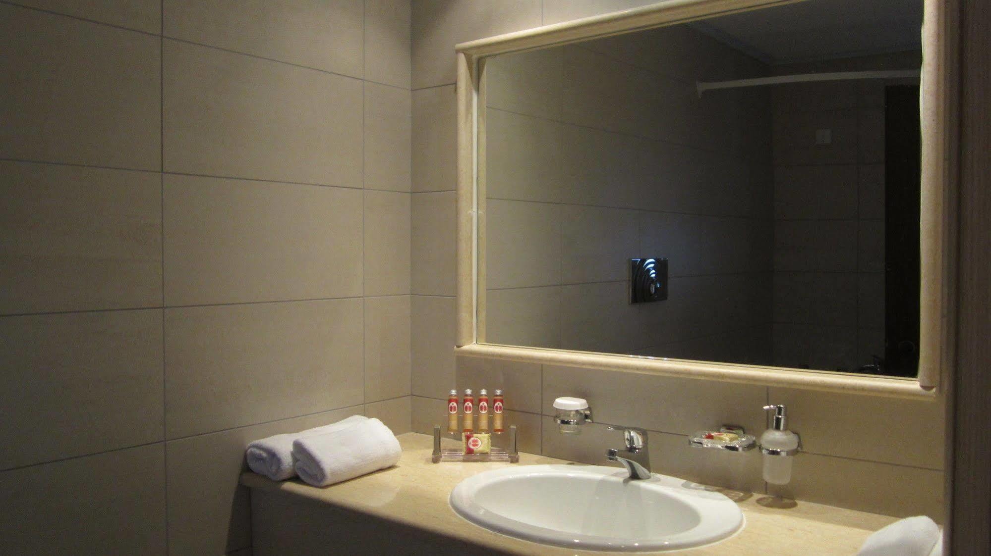 אצ'ארבי Ionian Princess Suites Hotel מראה חיצוני תמונה